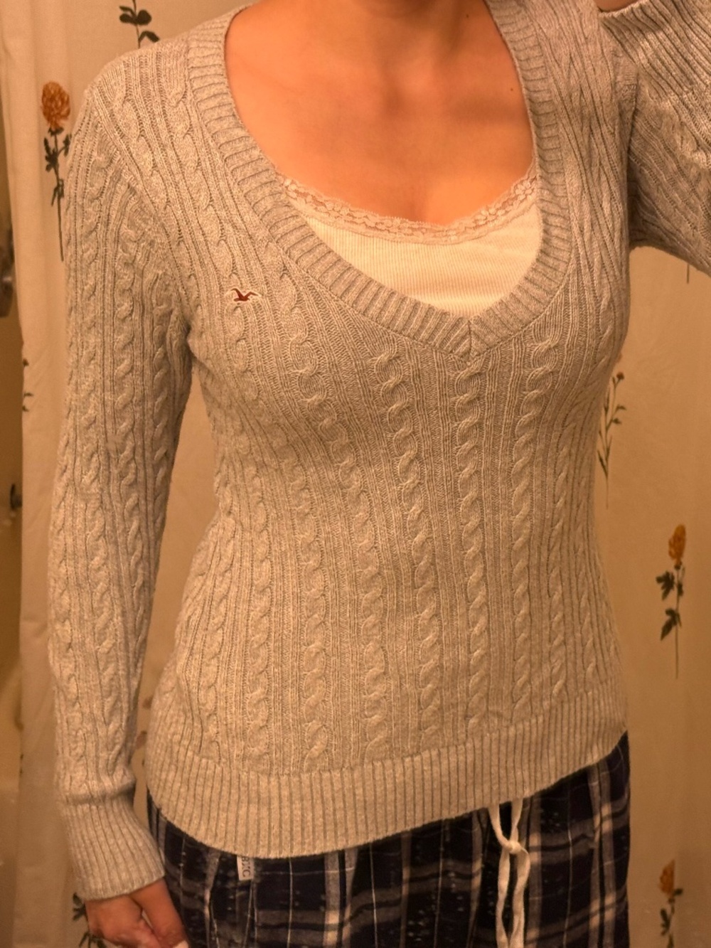 Hollister Vintage Y2K Gray Cable Knit V-Neck Sweater Medium